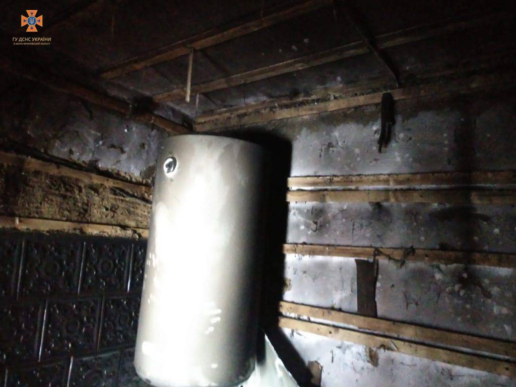 На Косівщині через пожежу пральної машинки ледь не згорів будинок