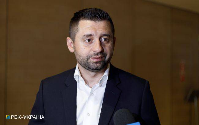 Резніков залишається, кадрових змін в обороні цього тижня не буде, - Арахамія