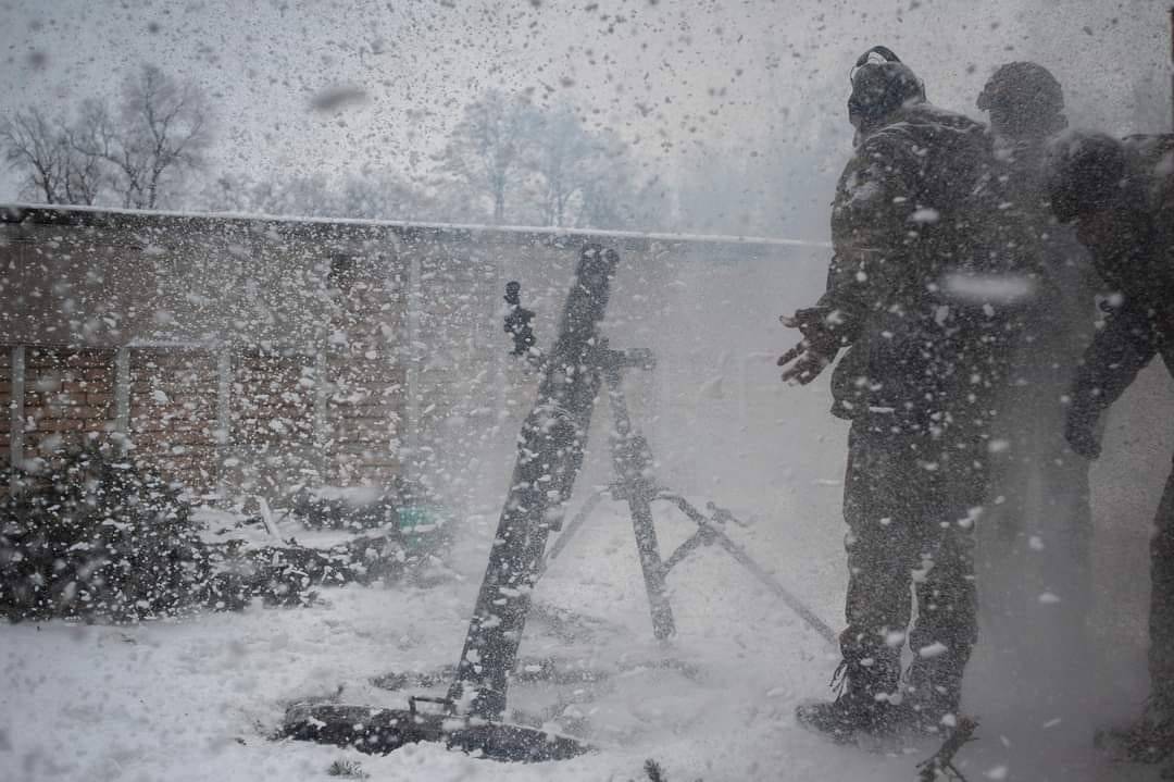 Сили оборони продовжують завдавати ударів по місцях скупчення живої сили противника та складах боєприпасів