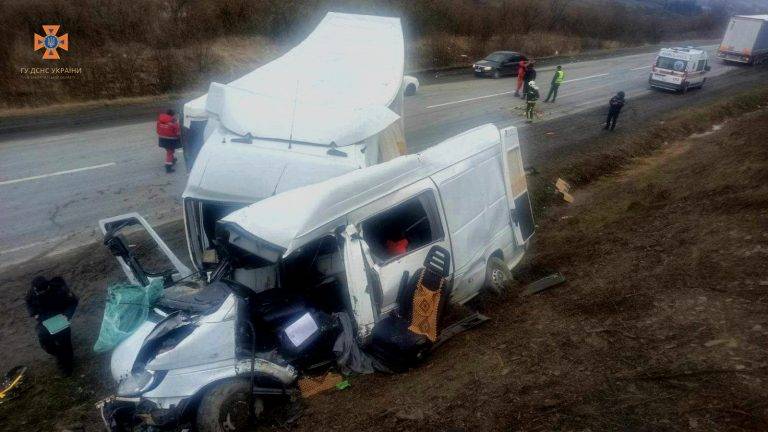 В Карпатах трапилася жахлива ДТП, в якій загинуло четверо людей ФОТО