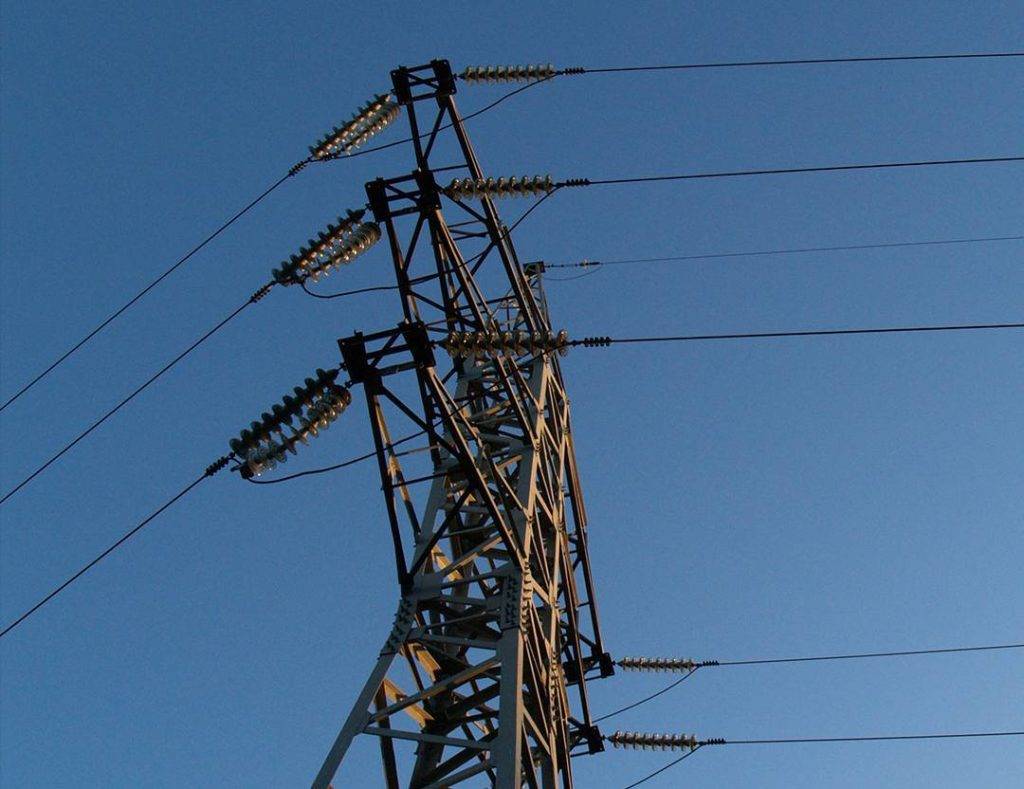 Через негоду на Прикарпатті без електропостачання 15 населених пунктів, частково знеструмлені вулиці 13-х