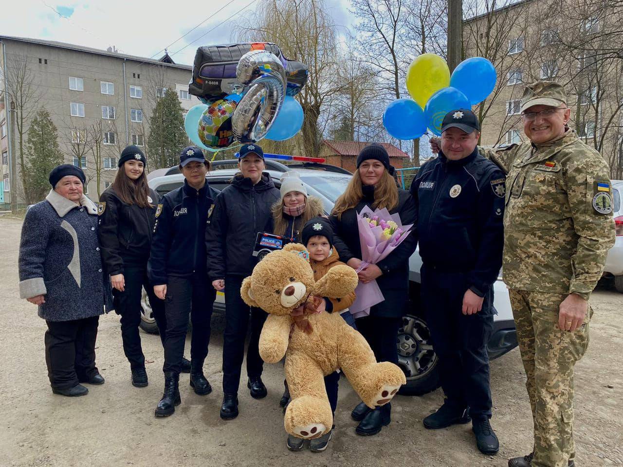 Прикарпатські правоохоронці привітали з Днем народження сина загиблого Героя