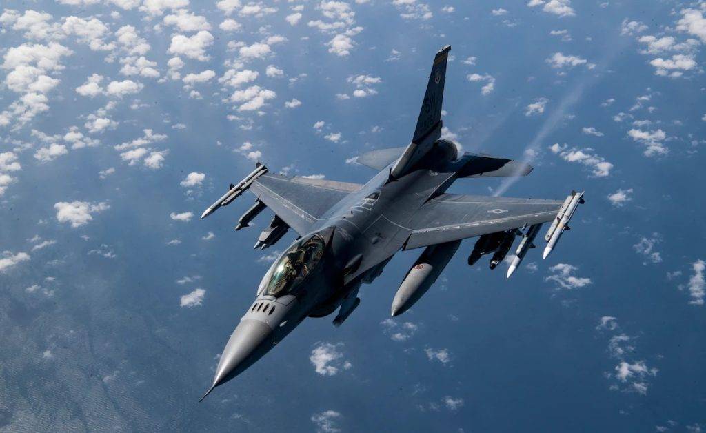 Сенатори написали листа Байдену: просять надати ЗСУ винищувачі F-16
