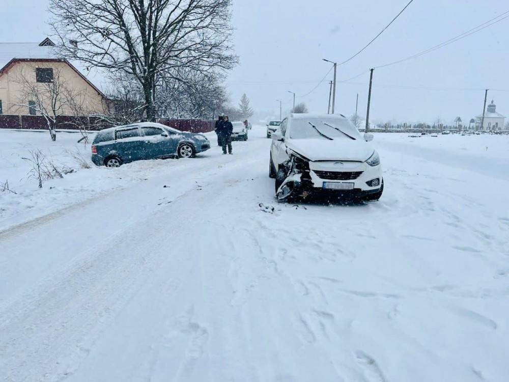 Вихідними на Прикарпатті трапились 4 ДТП, є постраждалі