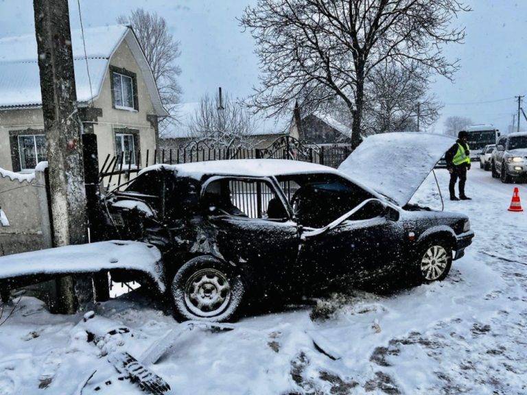 Вихідними на Прикарпатті трапились 4 ДТП, є постраждалі