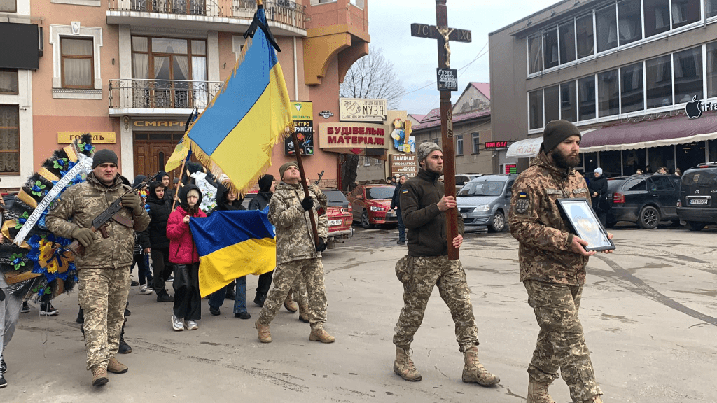 Надвірнянська громада попрощалася з 27-річним захисником