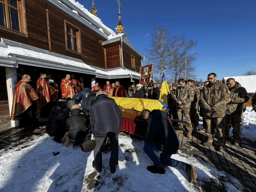 Навіки 45: у Надвірній провели в останню путь Героя Івана Кепещука ФОТО