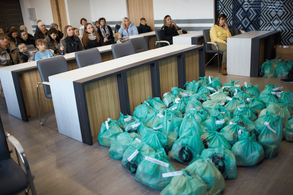 У Франківську родини загиблих захисників отримали допомогу від польських волонтерів ФОТО