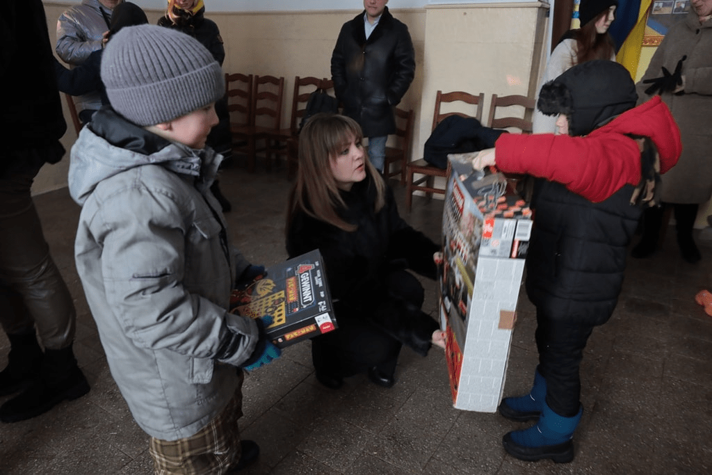 Для діток із Харківщини, які проживають у соціально-оздоровчому закладі Івано-Франківщини, передали необхідну благодійну допомогу