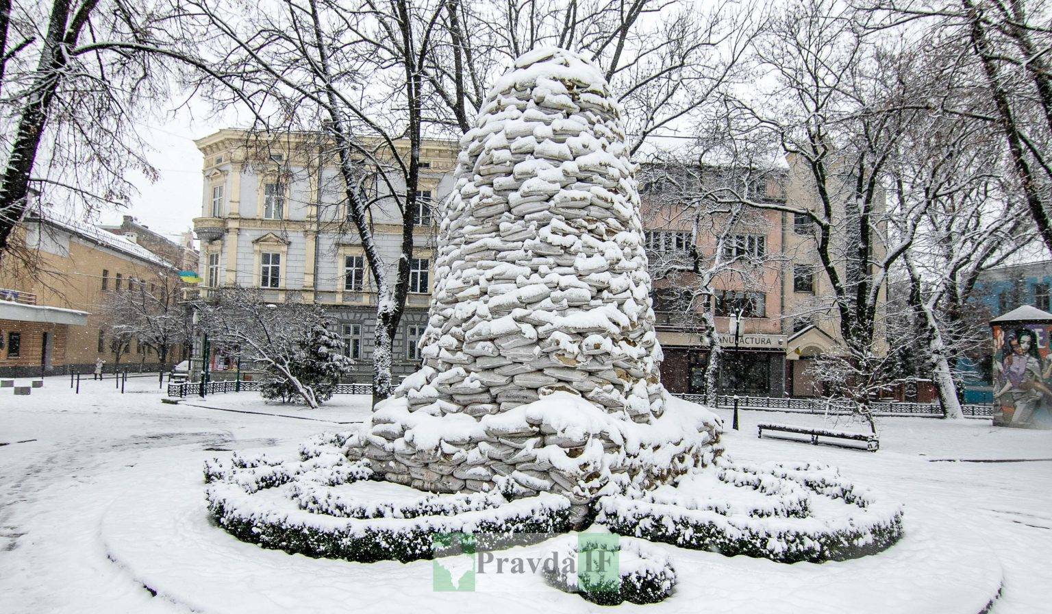 Франківськ засипає снігом,снігопад у франківську,погода у франківську
