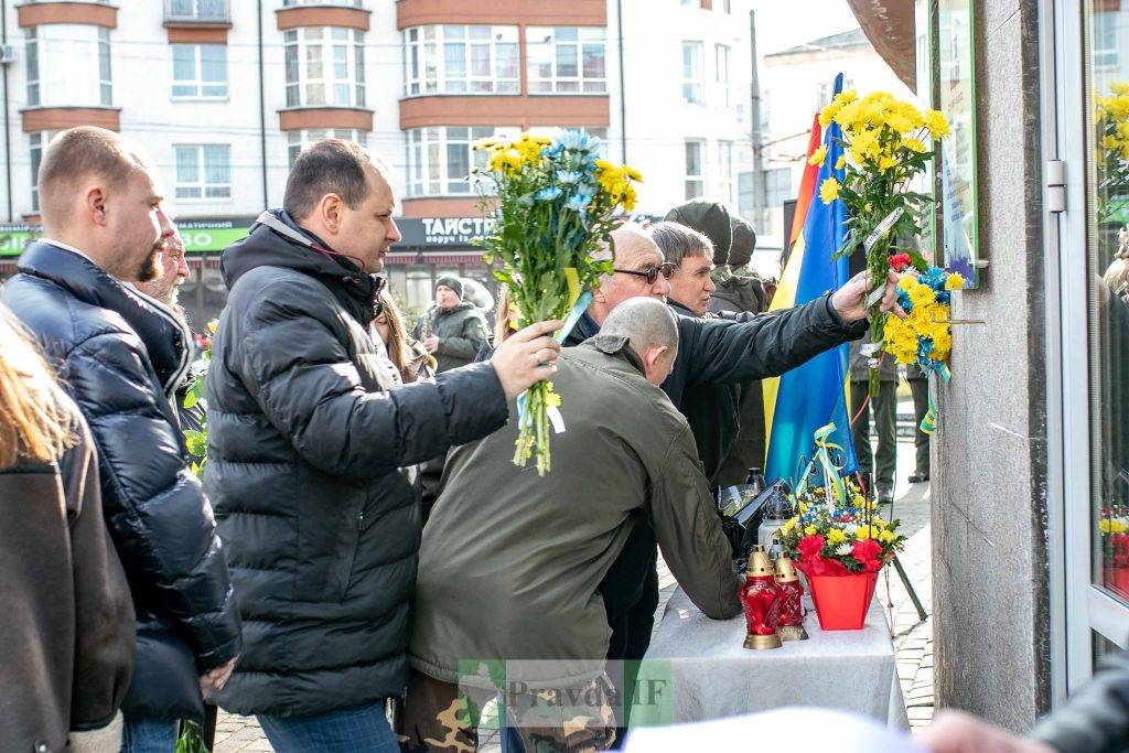 У Франківську відкрили пам'ятну дошку Герою Олегу Вязовченку