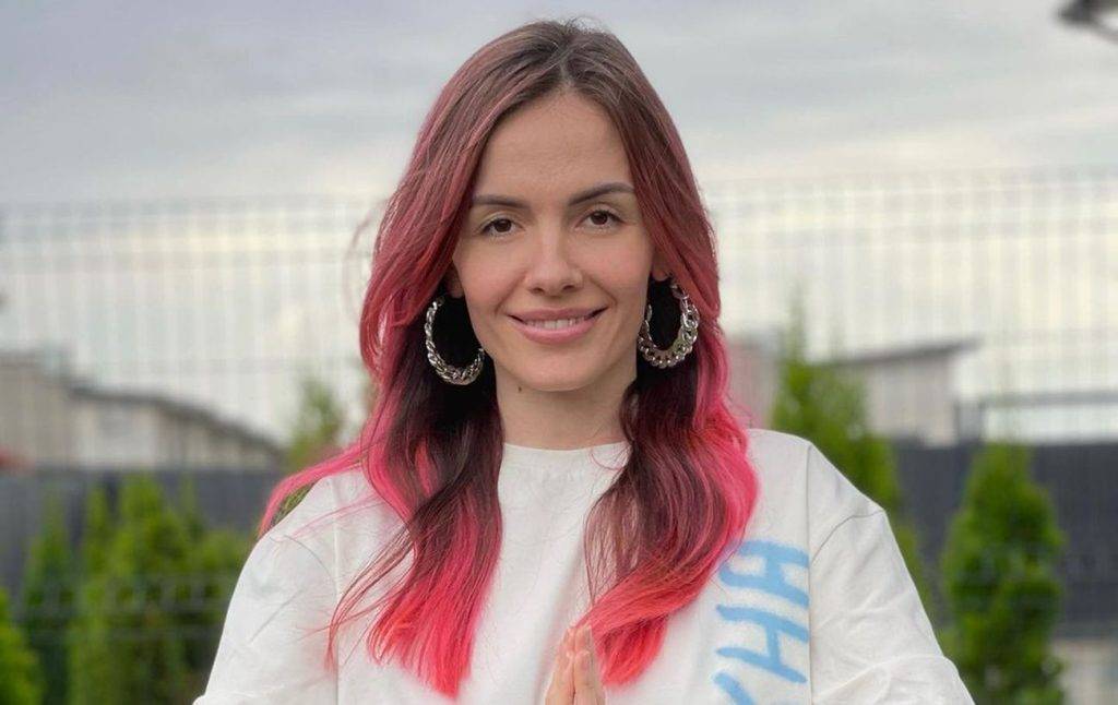 Співачка MamaRika поділилася грайливою фотосесією