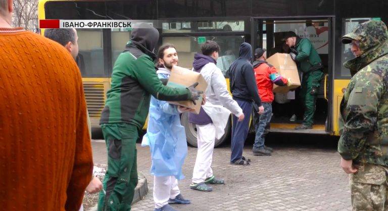 Німецькі благодійники привезли автобус допомоги для франківської лікарні