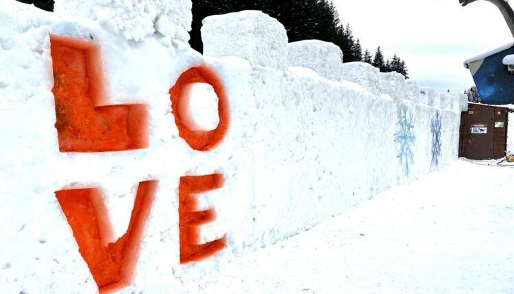 Неподалік Буковелю відкрили перший в Україні сніговий лабіринт,Сніговий лабіринт «Диноляндії Карпати»,Перший в Україні сніговий лабіринт