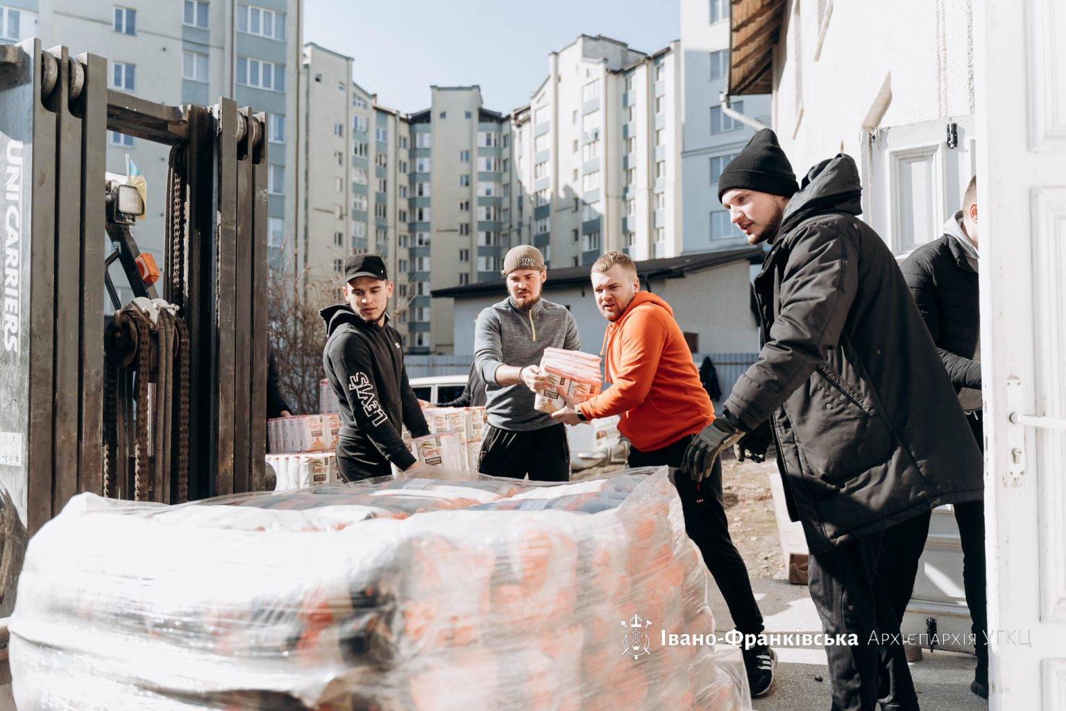 До Івано-Франківської Архієпархії УГКЦ прибуло понад 40 тонн харчових продуктів благодійної допомоги