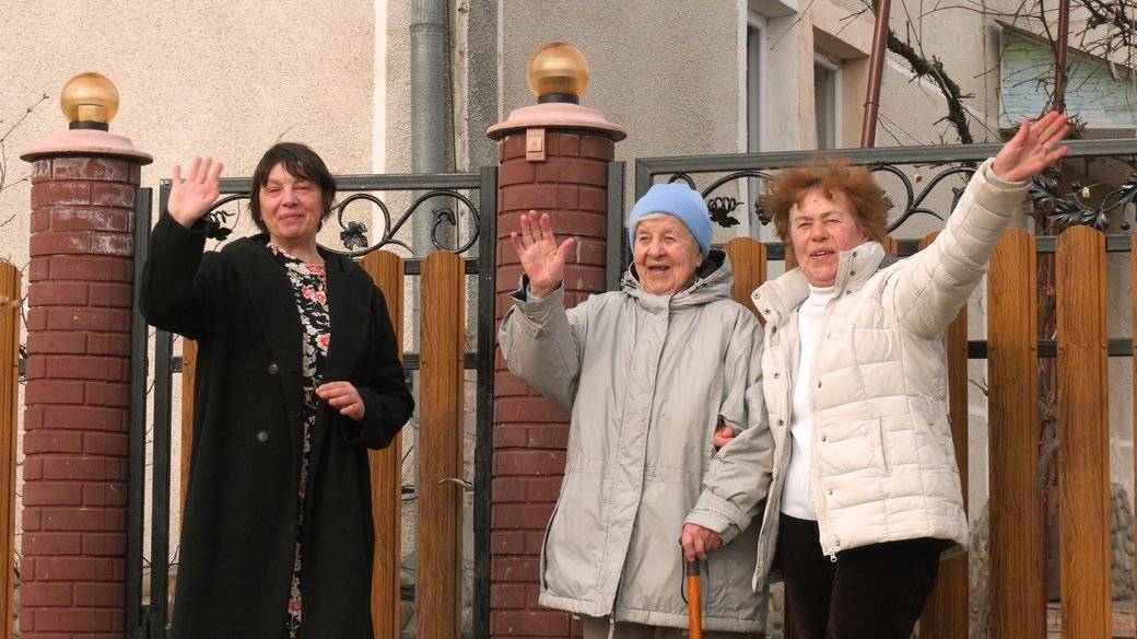 Прикарпатка двічі приймала у себе родину переселенців