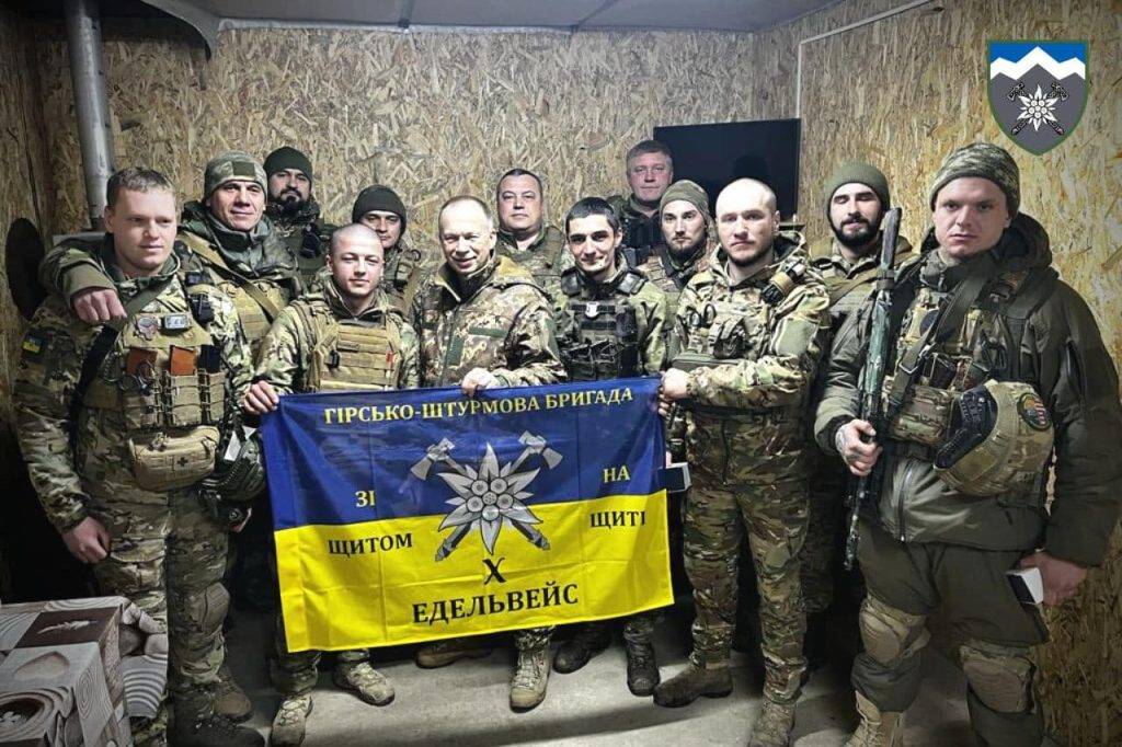 Командувач Сухопутних військ нагородив бійців прикарпатської бригади "Едельвейс"