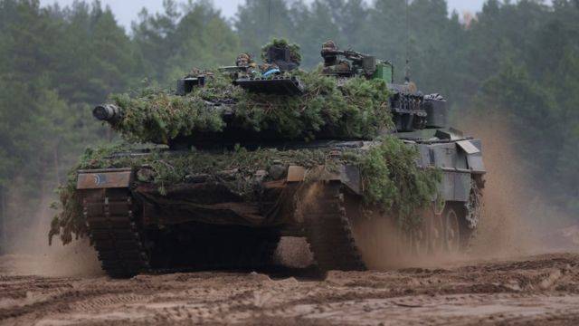 Польща передала Україні ще 10 бойових танків "Leopard 2 A6"