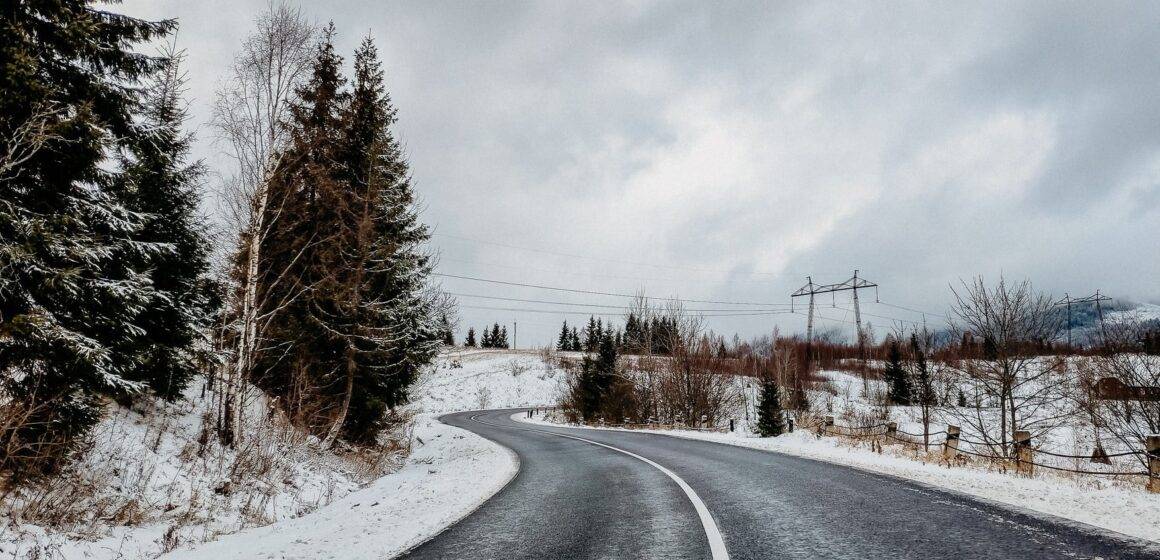 На Франківщину суне циклон: водіїв закликають бути обачними на дорогах