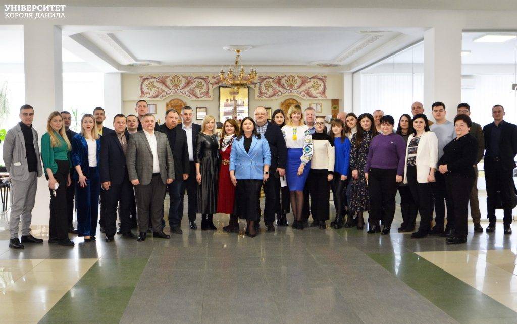 У Івано-Франківську обговорювали патріотичне виховання молоді крізь призму національної безпеки держави,університет короля данила,Володимир В’ятрович