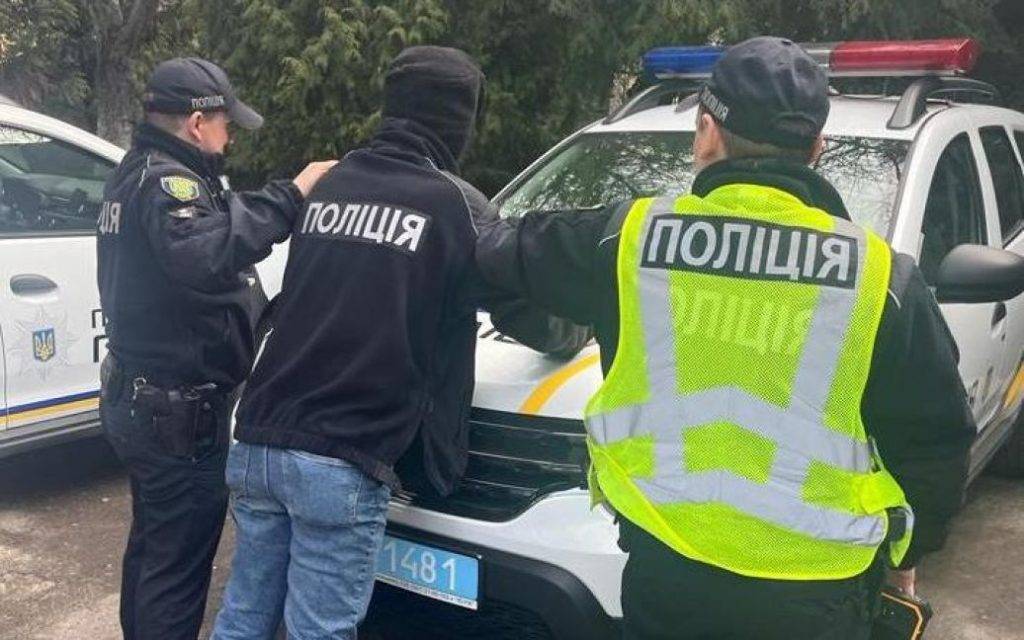 У Львові молодик поцупив скриньку для пожертв на лікування бійців ЗСУ