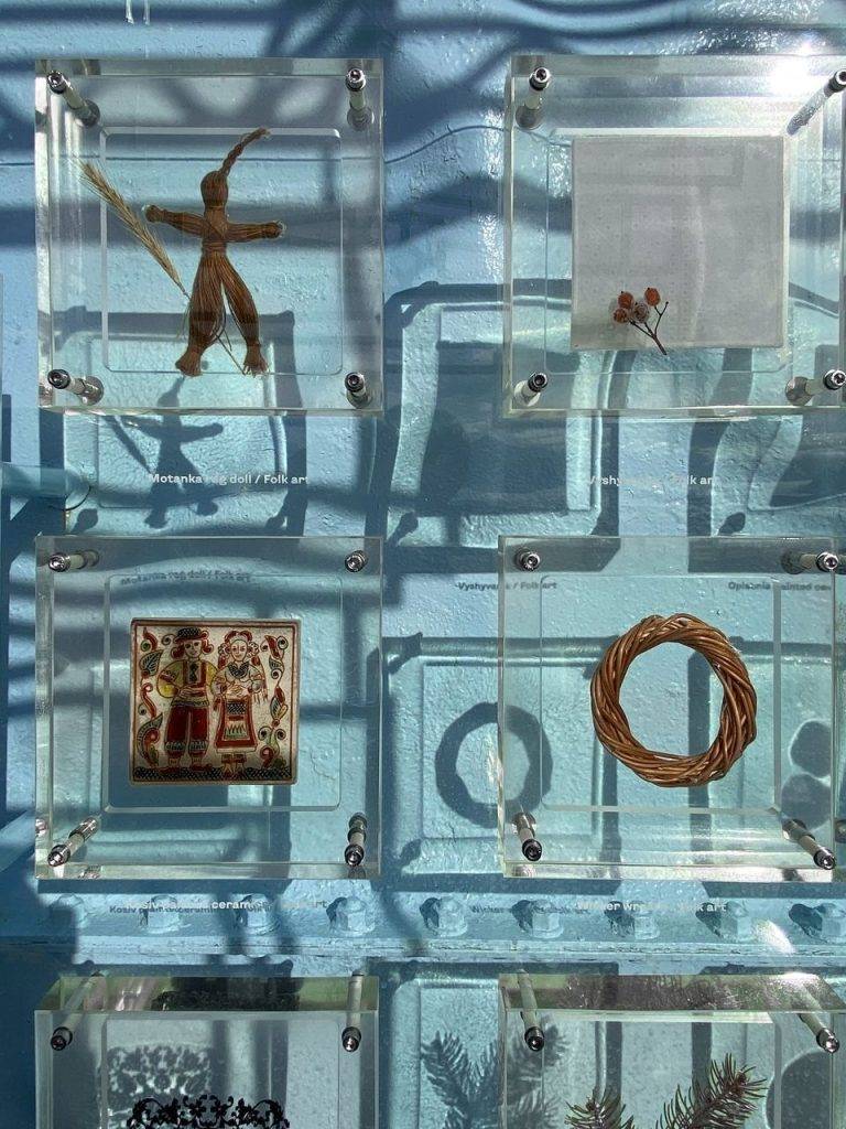 На антарктичній станції «Академік Вернадський» встановили артінсталяцію з косівською керамікою. ФОТО