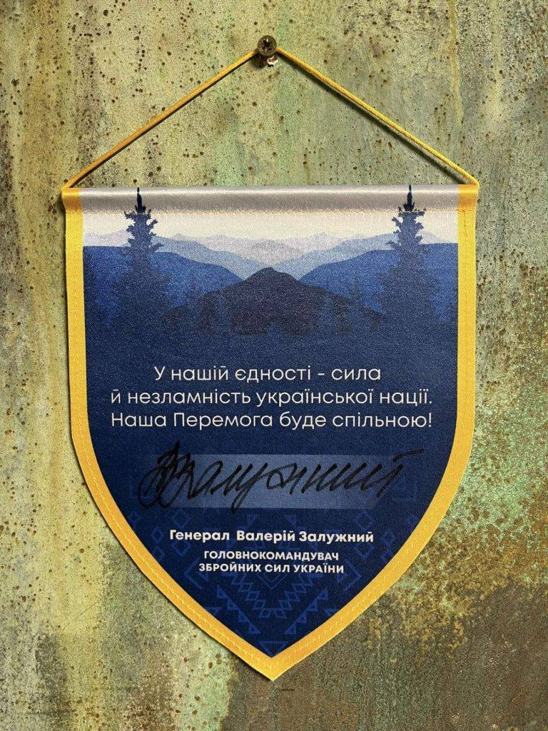 Керівник франківського театру отримав подяку та вимпел від Головнокомандувача ЗСУ Валерія Залужного