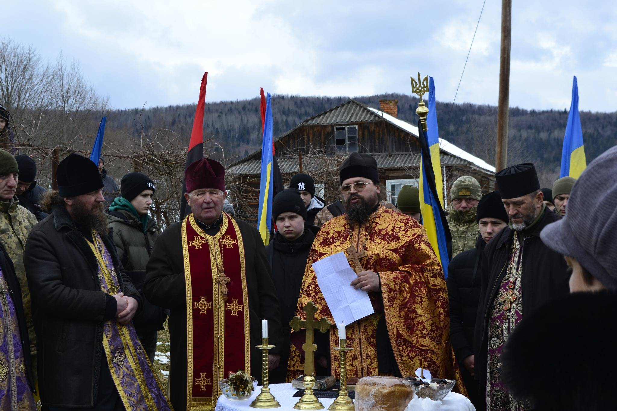 На Прикарпатті провели в останню путь Героя Івана Белея