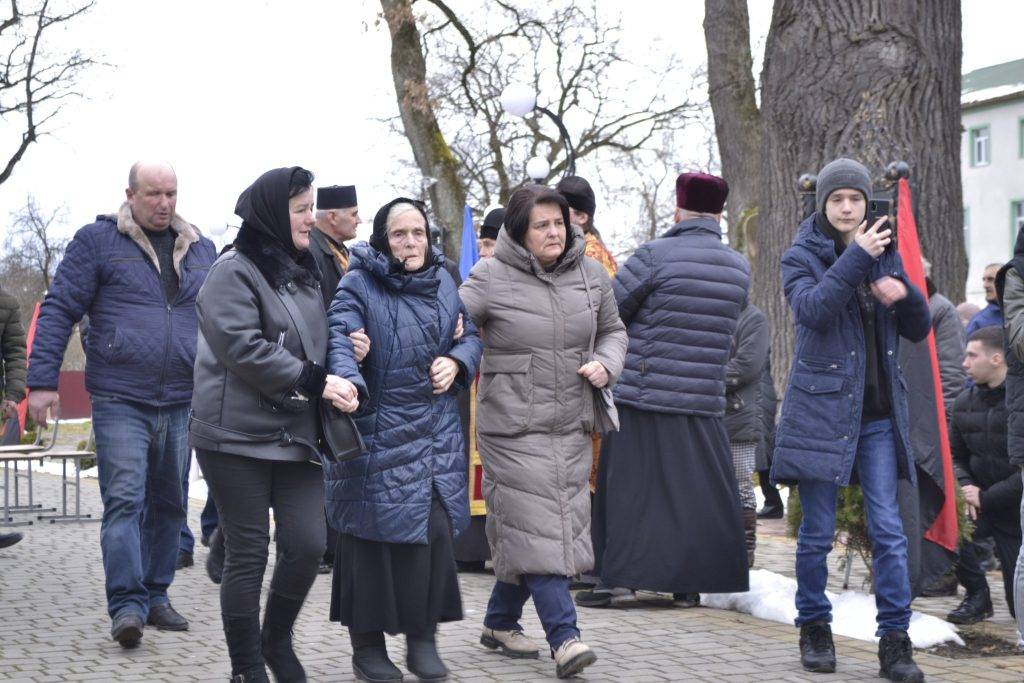 На Франківщині на колінах зустріли полеглого Героя Івана Белея