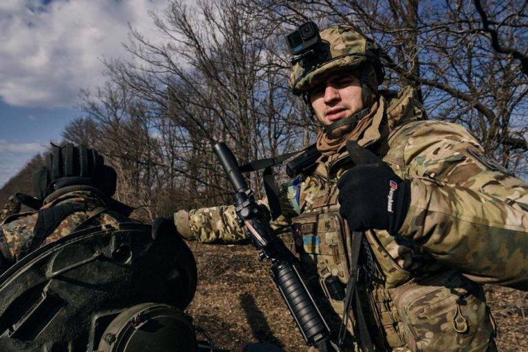 Подружжя фотографів опублікували останні світлини з "Да Вінчі" та розповіли, як він загинув