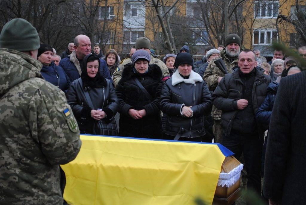 На Франківщині на колінах зустріли полеглого Героя Івана Белея