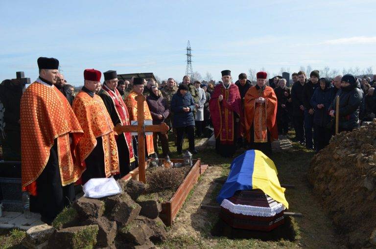 Галицька громада провела в останню дорогу полеглого захисника Василя Васенду