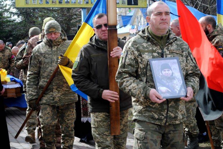 Богородчанщина на колінах зустріла загиблого на війні Героя Михайла Данилюка