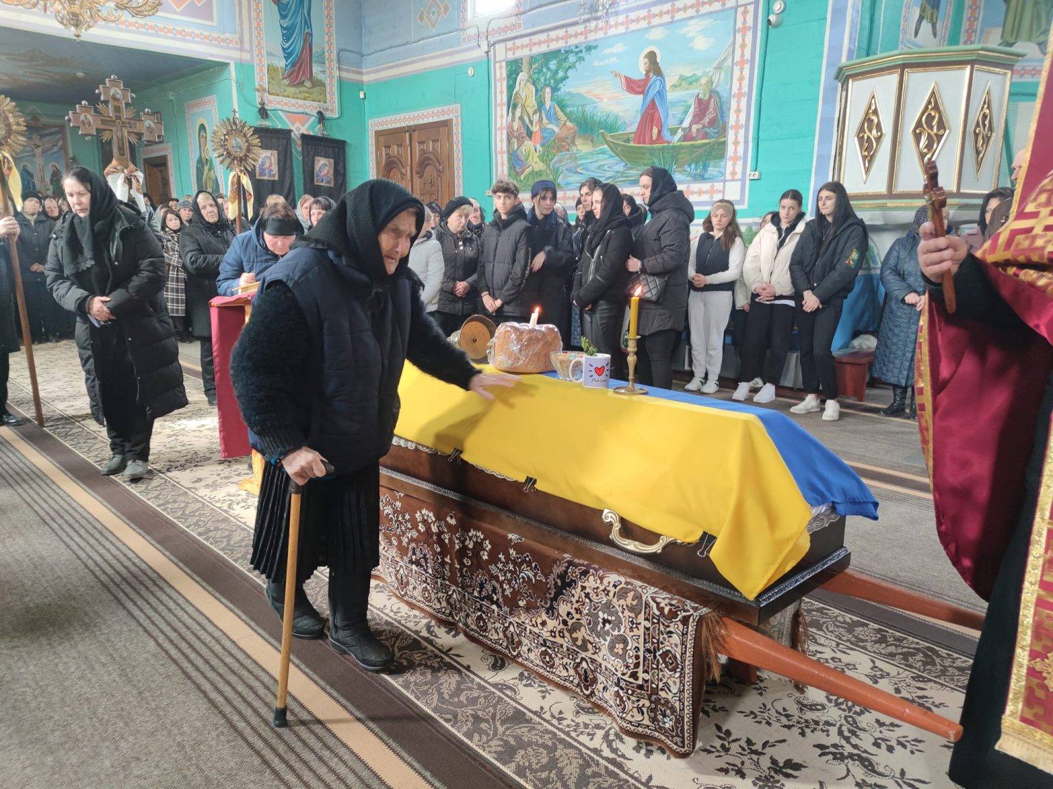 На Прикарпатті зі сльозами та молитвами в останню дорогу провели бійця Олександра Кулака,прикарпатець загинув на війні,війна в україні