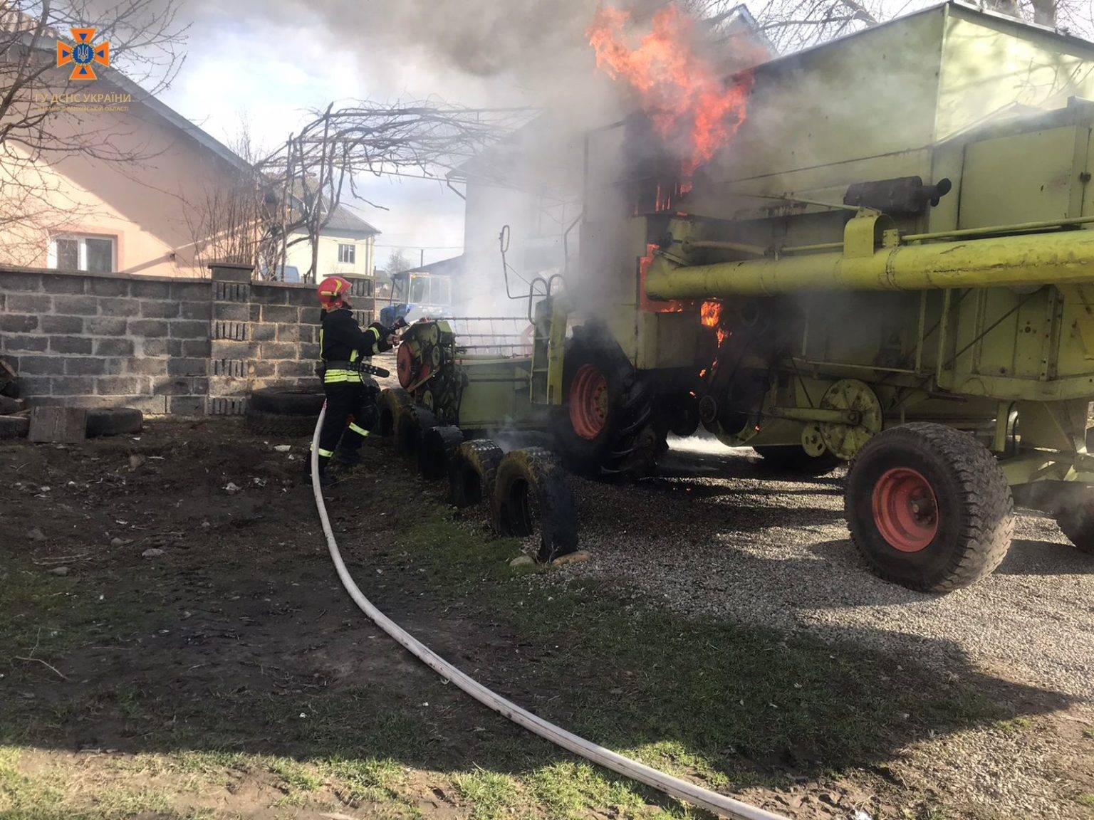 У Галицькій громаді трапилася пожежа - горів комбайн
