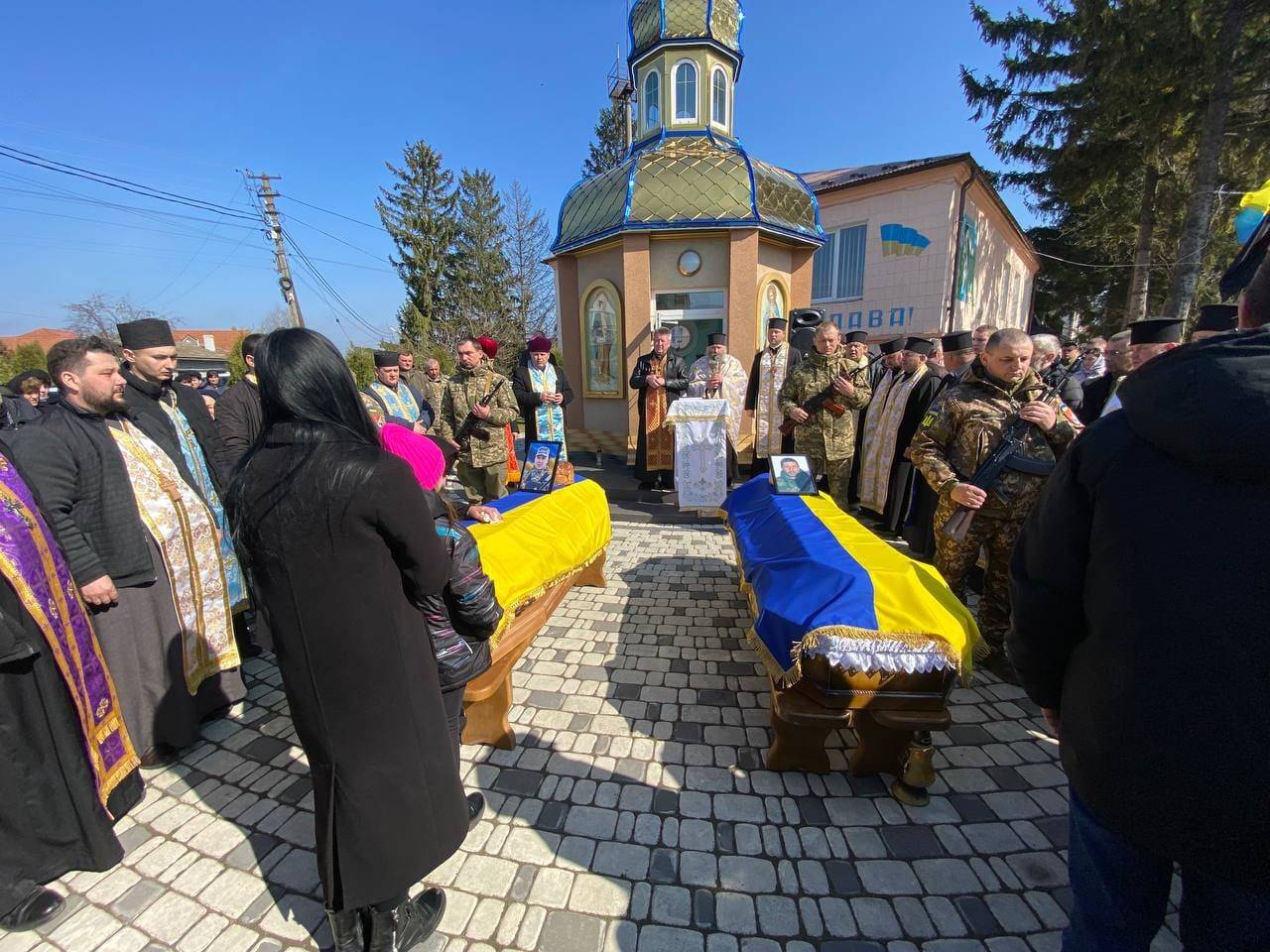 На Городенківщину прибув кортеж з двома полеглими захисниками ФОТО