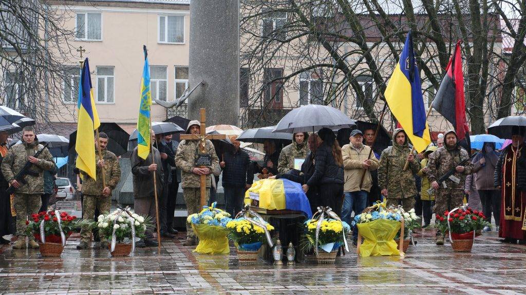 Рогатинщина на колінах зустріла полеглого Героя Валерія Бойка