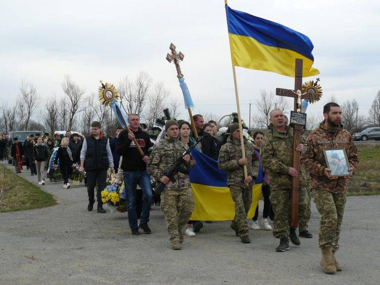 На Прикарпатті попрощалися з бійцем 102 бригади, котрий загинув на Запоріжжі