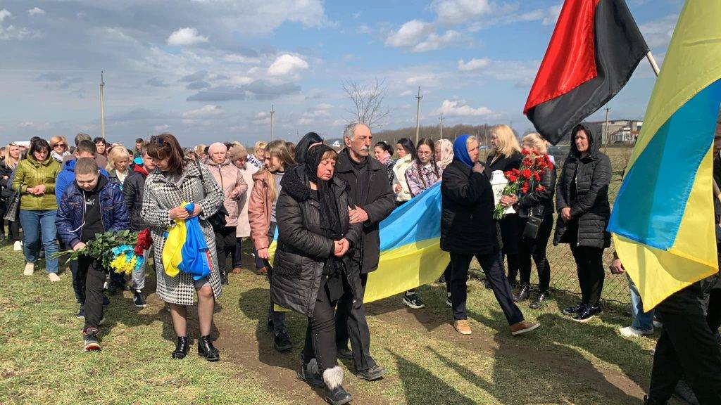 В Надвірнянській громаді провели в останню путь полеглого захисника Ігора Бакоту