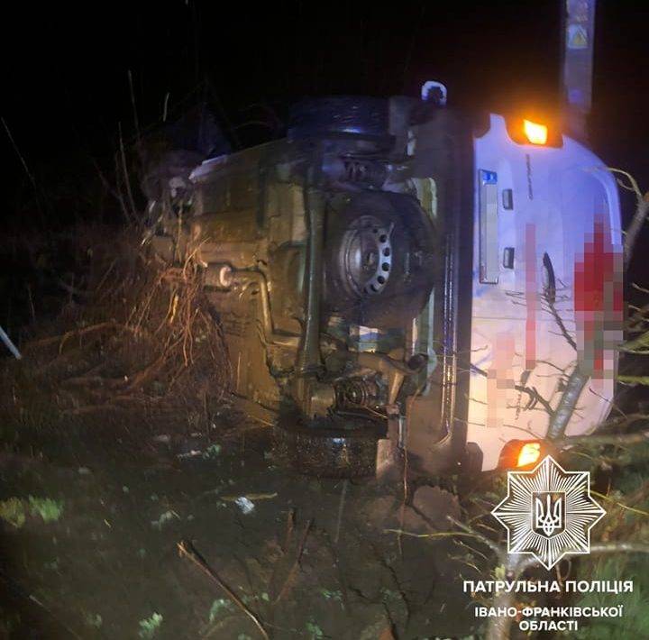 Патрульні розшукали водія, який п’яним скоїв ДТП у Франківську і втік