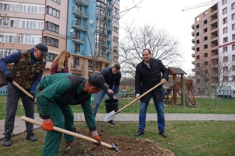 1 квітня франківські чиновники вийдуть на толоку