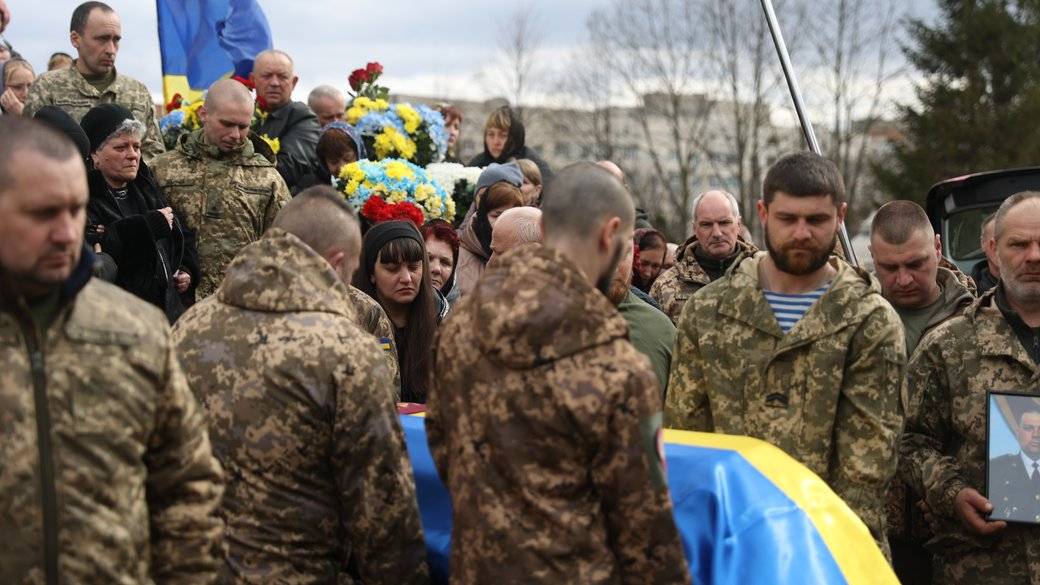 Був на своєму місці: у Чернівцях попрощалися із загиблим прикарпатцем Андрієм Луканюком 