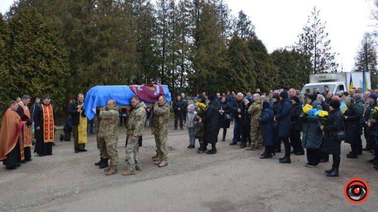 Коломийщина попрощалася з Героєм Андрієм Луканюком