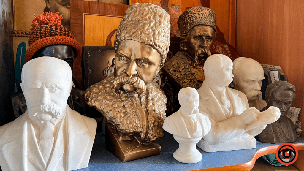 Прикарпатець зібрав понад 1000 унікальних експонатів, пов'язаних із Тарасом Шевченко