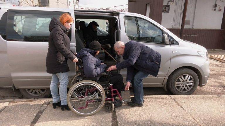 Соціальне таксі у Франківську: як працює та хто може скористатися послугою