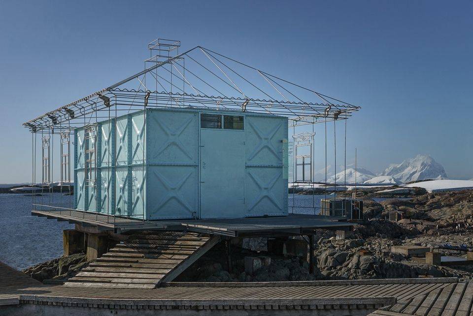 На антарктичній станції «Академік Вернадський» встановили артінсталяцію з косівською керамікою. ФОТО