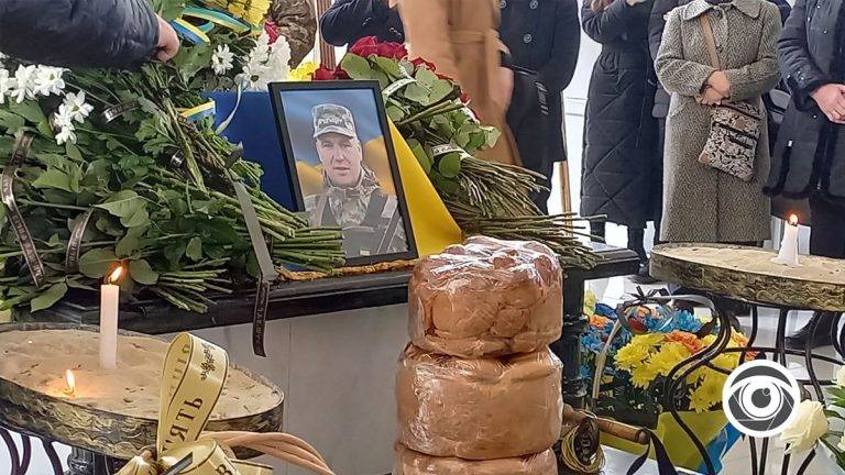 Франківці попрощалися із полеглим на війні Героєм Віталієм Шинкаруком