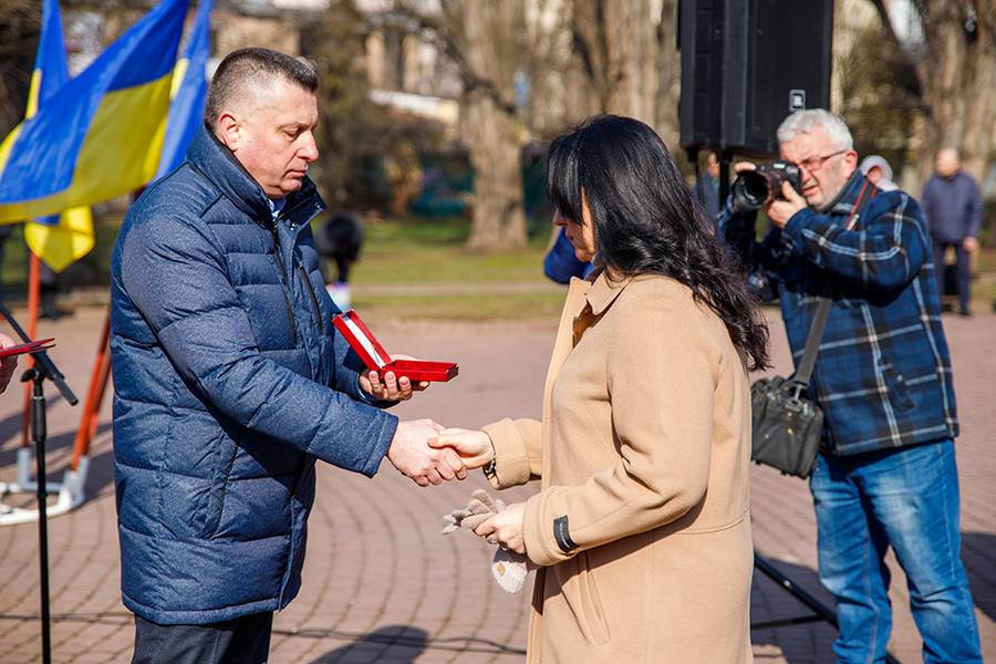 У Франківську передали державні нагороди рідним загиблих захисників Маріуполя