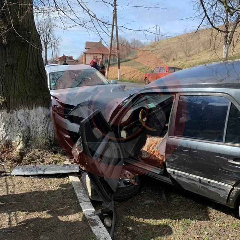 На Прикарпатті зіткнулись два автомобілі