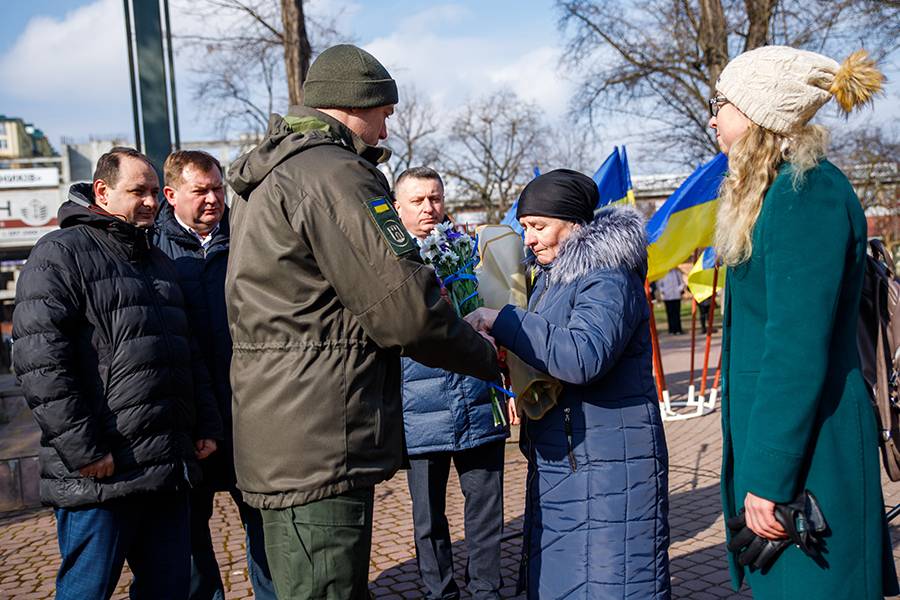 У Франківську передали державні нагороди рідним загиблих захисників Маріуполя